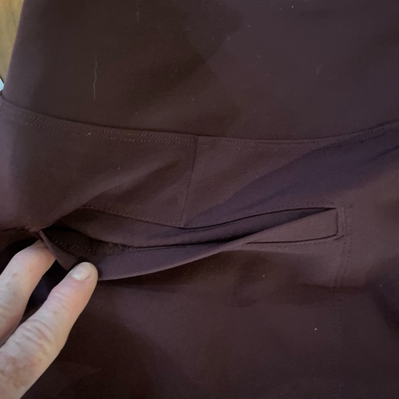 Athleta NWT Trousers Ladies Sze 12 Burgundy w/Satin Stripe Down Side LW Stretch - Picture 5 of 8